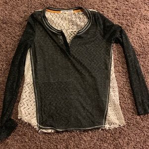 3/4 length top with lace detail